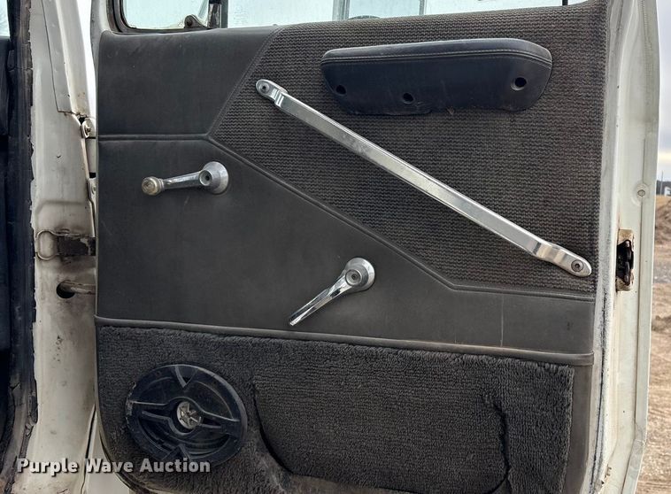 image for item EV2653 1991 Ford LTA9000 dump truck