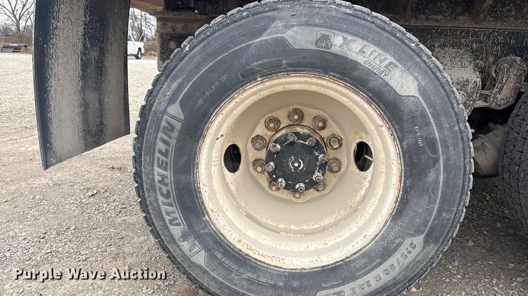 image for item EV2653 1991 Ford LTA9000 dump truck