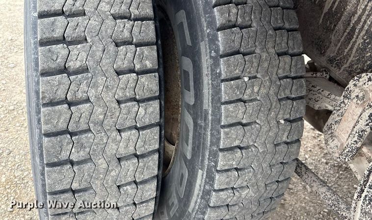 image for item EV2653 1991 Ford LTA9000 dump truck