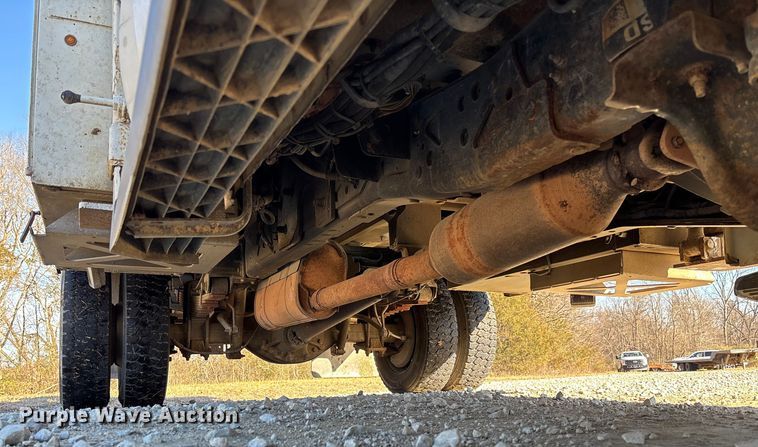 image for item EV3292 2016 Ford F550 Super Duty XL bucket truck