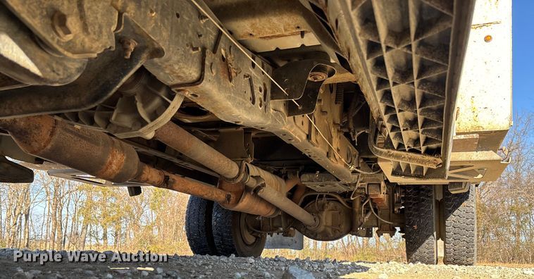 image for item EV3292 2016 Ford F550 Super Duty XL bucket truck