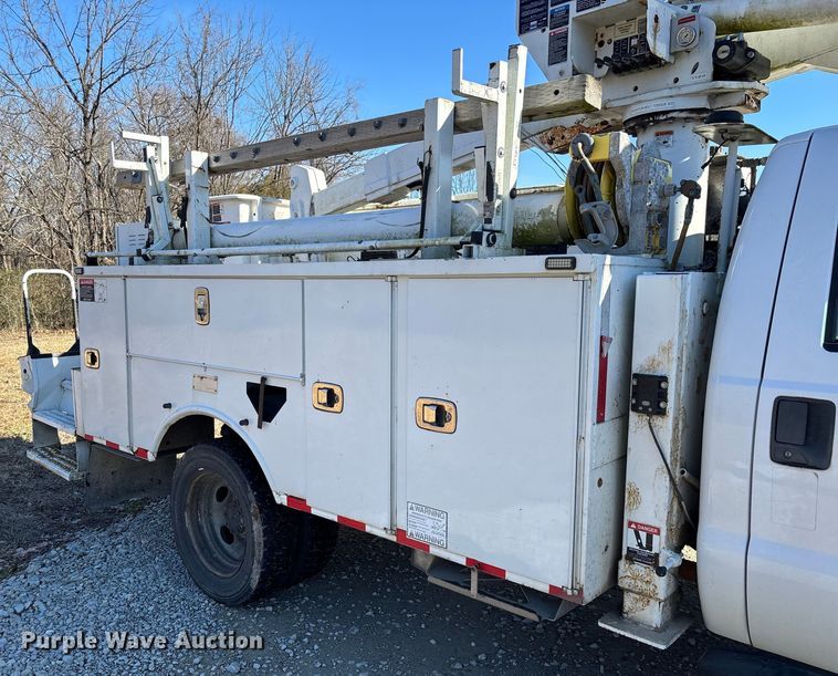 image for item EV3292 2016 Ford F550 Super Duty XL bucket truck