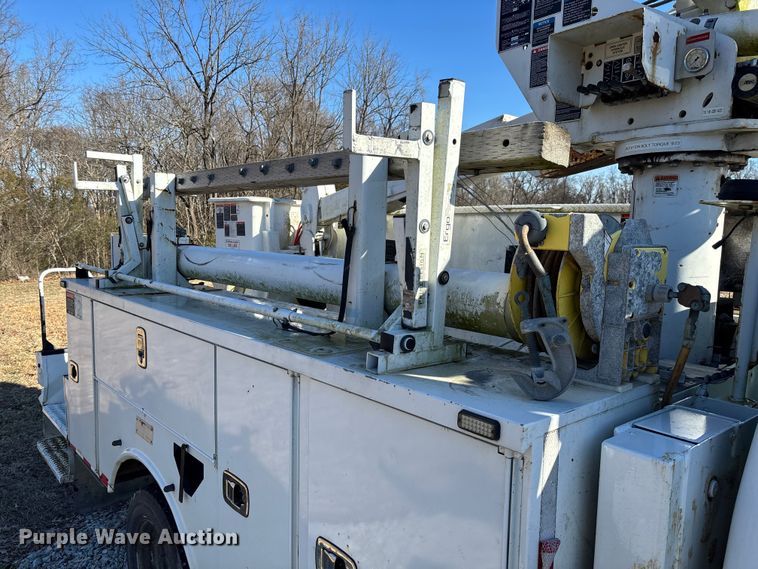 image for item EV3292 2016 Ford F550 Super Duty XL bucket truck