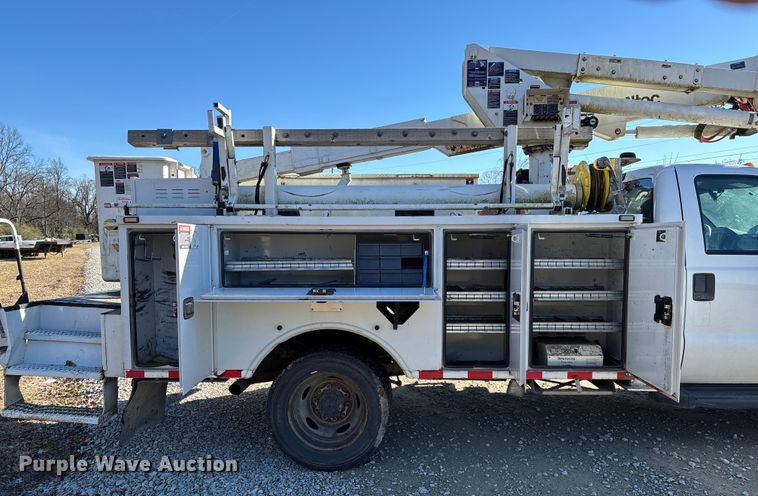 image for item EV3292 2016 Ford F550 Super Duty XL bucket truck