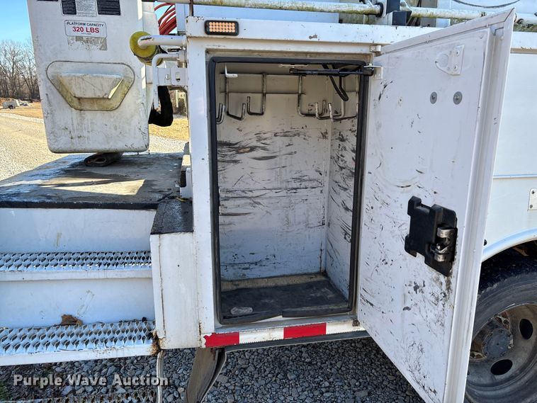 image for item EV3292 2016 Ford F550 Super Duty XL bucket truck