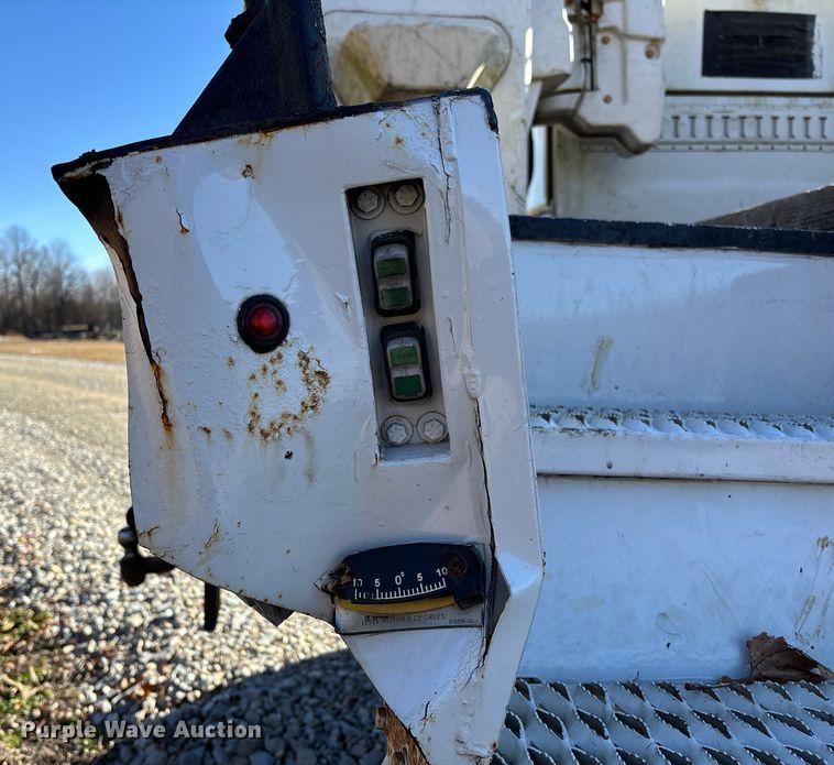 image for item EV3292 2016 Ford F550 Super Duty XL bucket truck