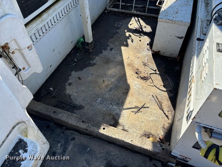 image for item EV3292 2016 Ford F550 Super Duty XL bucket truck