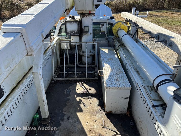 image for item EV3292 2016 Ford F550 Super Duty XL bucket truck