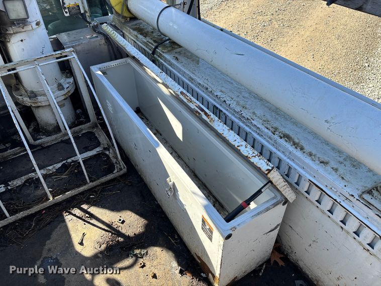 image for item EV3292 2016 Ford F550 Super Duty XL bucket truck