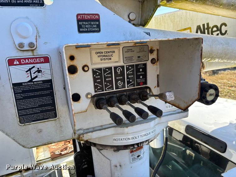 image for item EV3292 2016 Ford F550 Super Duty XL bucket truck