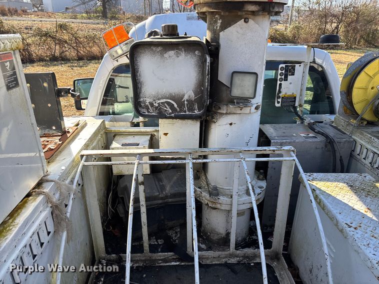 image for item EV3292 2016 Ford F550 Super Duty XL bucket truck