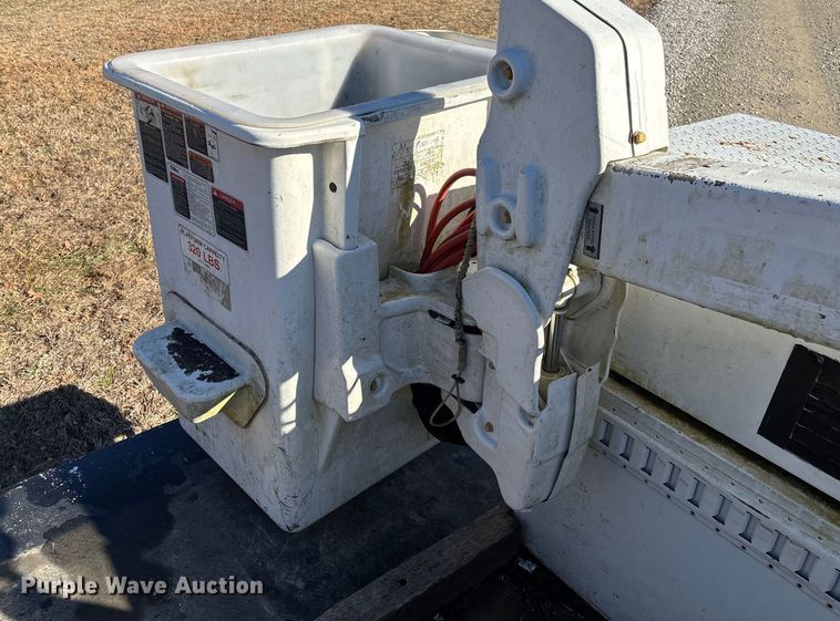 image for item EV3292 2016 Ford F550 Super Duty XL bucket truck