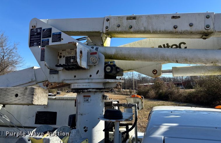 image for item EV3292 2016 Ford F550 Super Duty XL bucket truck