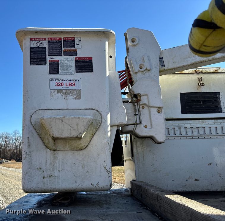 image for item EV3292 2016 Ford F550 Super Duty XL bucket truck