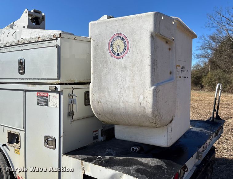 image for item EV3292 2016 Ford F550 Super Duty XL bucket truck