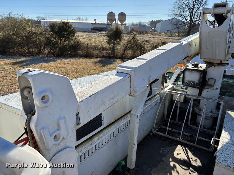 image for item EV3292 2016 Ford F550 Super Duty XL bucket truck