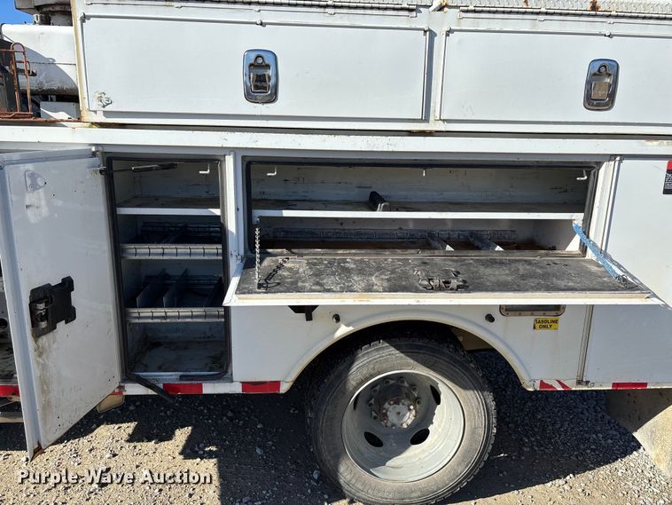 image for item EV3292 2016 Ford F550 Super Duty XL bucket truck