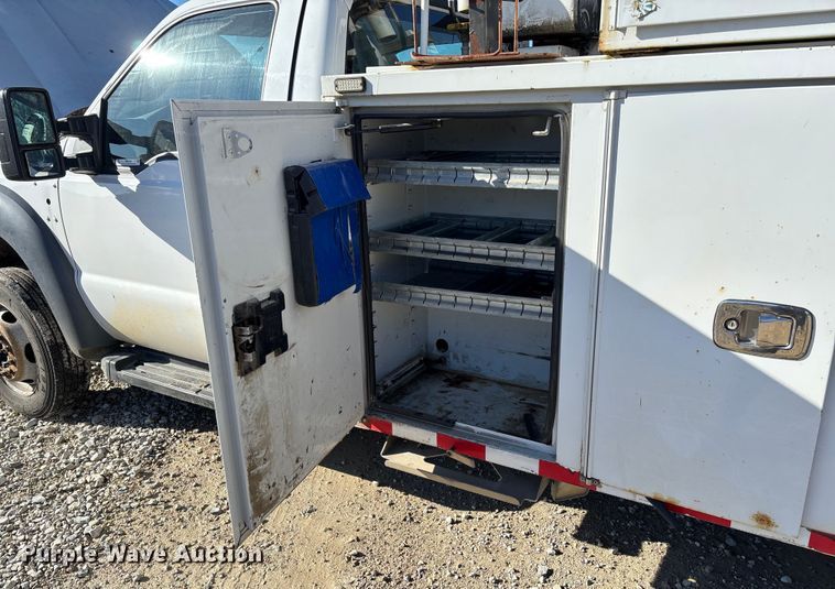 image for item EV3292 2016 Ford F550 Super Duty XL bucket truck