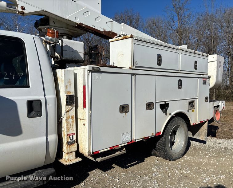 image for item EV3292 2016 Ford F550 Super Duty XL bucket truck