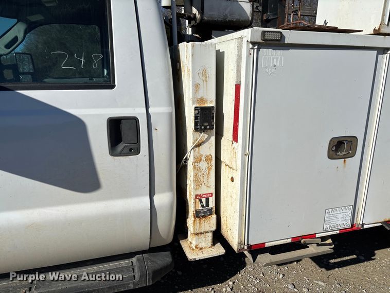image for item EV3292 2016 Ford F550 Super Duty XL bucket truck
