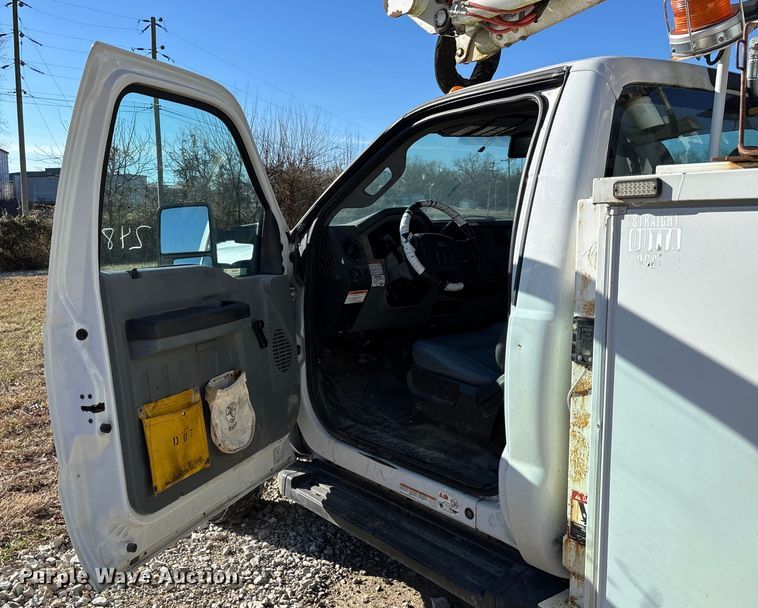 image for item EV3292 2016 Ford F550 Super Duty XL bucket truck