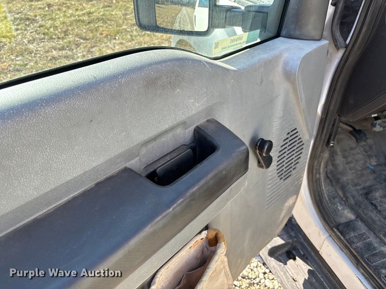 image for item EV3292 2016 Ford F550 Super Duty XL bucket truck