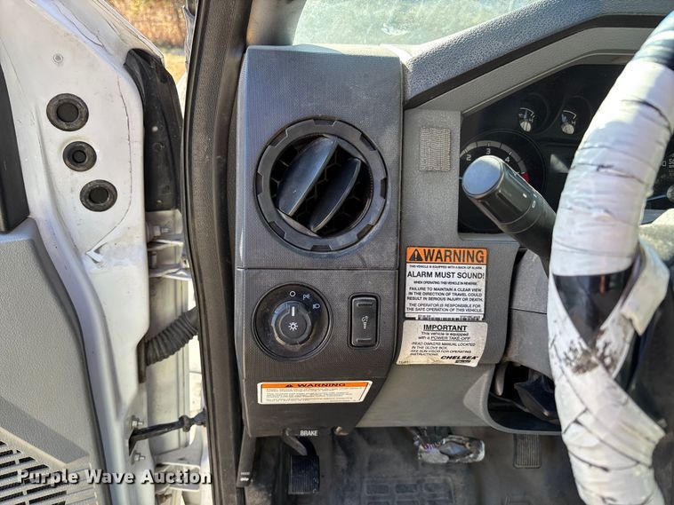 image for item EV3292 2016 Ford F550 Super Duty XL bucket truck