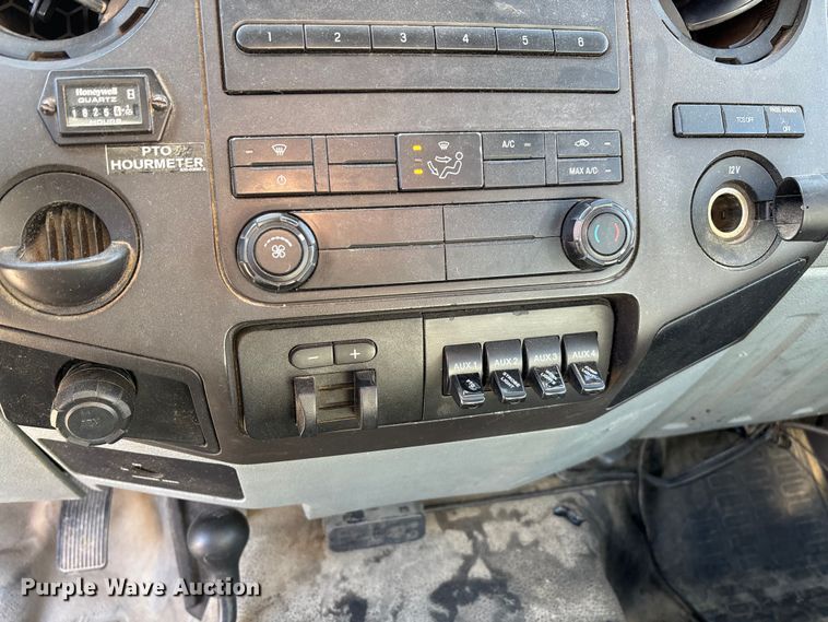 image for item EV3292 2016 Ford F550 Super Duty XL bucket truck