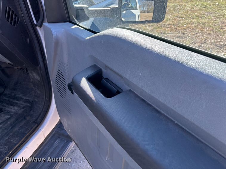 image for item EV3292 2016 Ford F550 Super Duty XL bucket truck