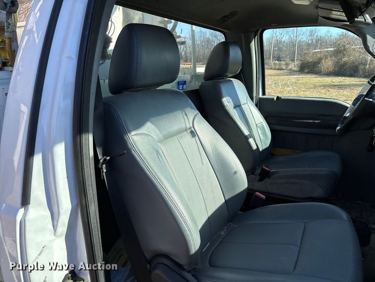 image for item EV3292 2016 Ford F550 Super Duty XL bucket truck