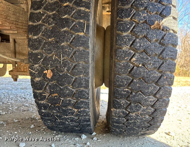 image for item EV3292 2016 Ford F550 Super Duty XL bucket truck