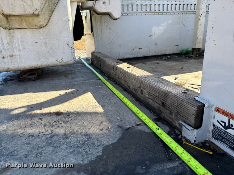 image for item EV3292 2016 Ford F550 Super Duty XL bucket truck