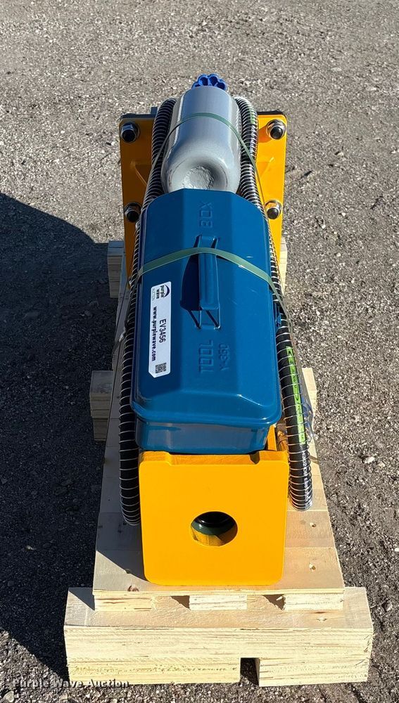 image for item EV3456 2025 PC450 breaker