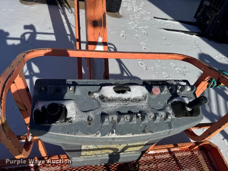 image for item FB0650 1998 JLG 600AJ boom lift