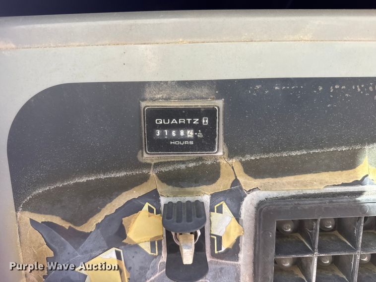 image for item FB0650 1998 JLG 600AJ boom lift