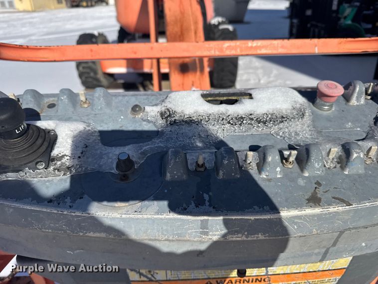 image for item FB0650 1998 JLG 600AJ boom lift