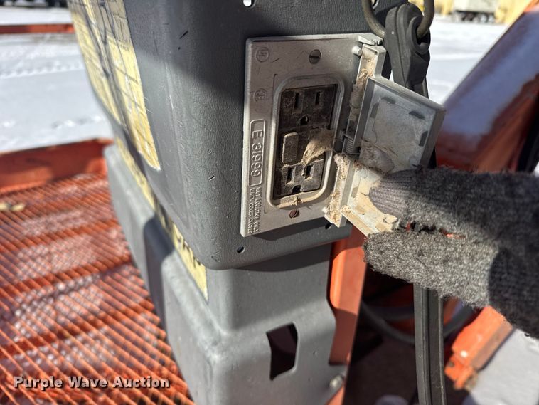 image for item FB0650 1998 JLG 600AJ boom lift