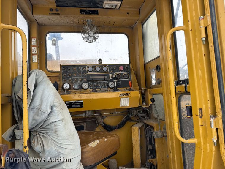 image for item FB0653 2005 Vermeer T655 commander 2 trencher