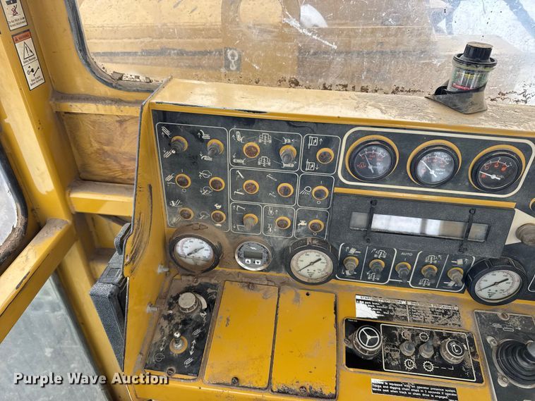 image for item FB0653 2005 Vermeer T655 commander 2 trencher