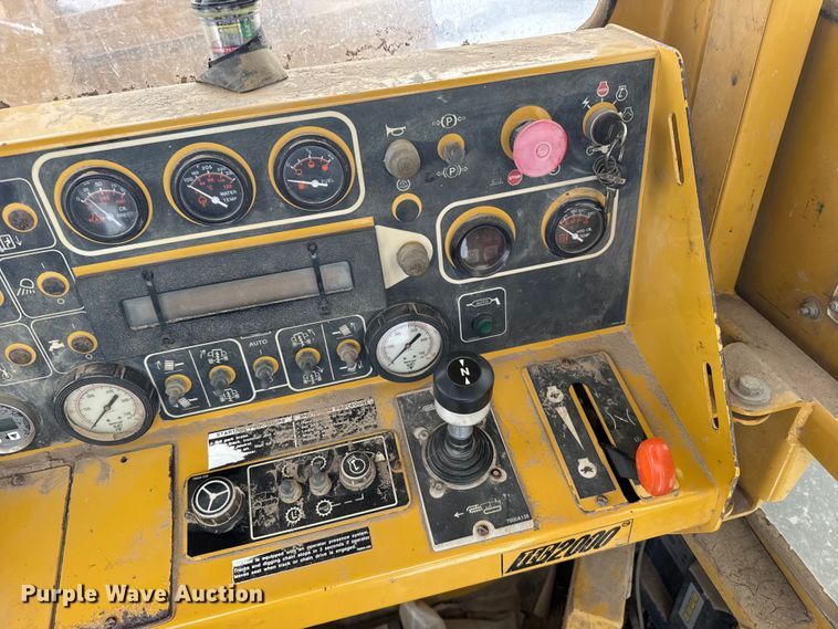 image for item FB0653 2005 Vermeer T655 commander 2 trencher