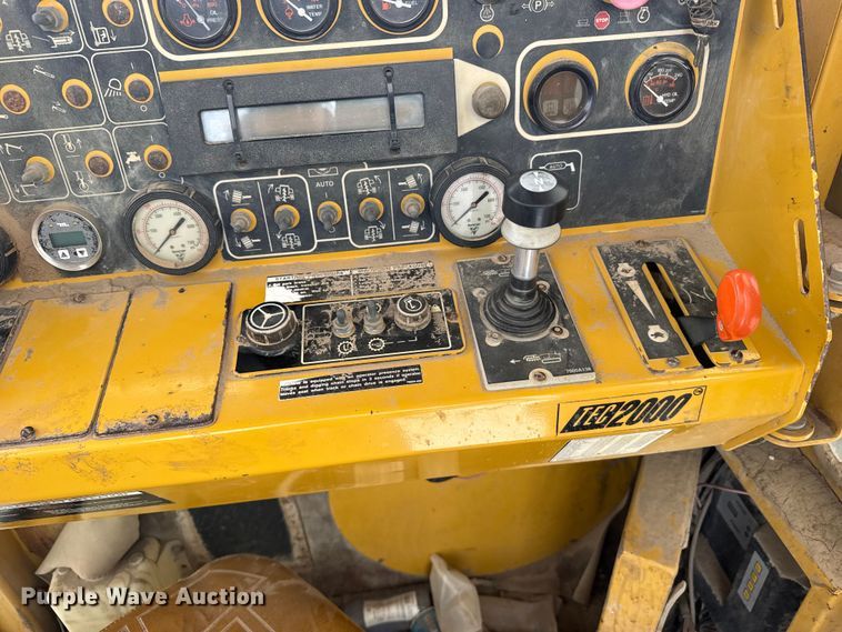 image for item FB0653 2005 Vermeer T655 commander 2 trencher