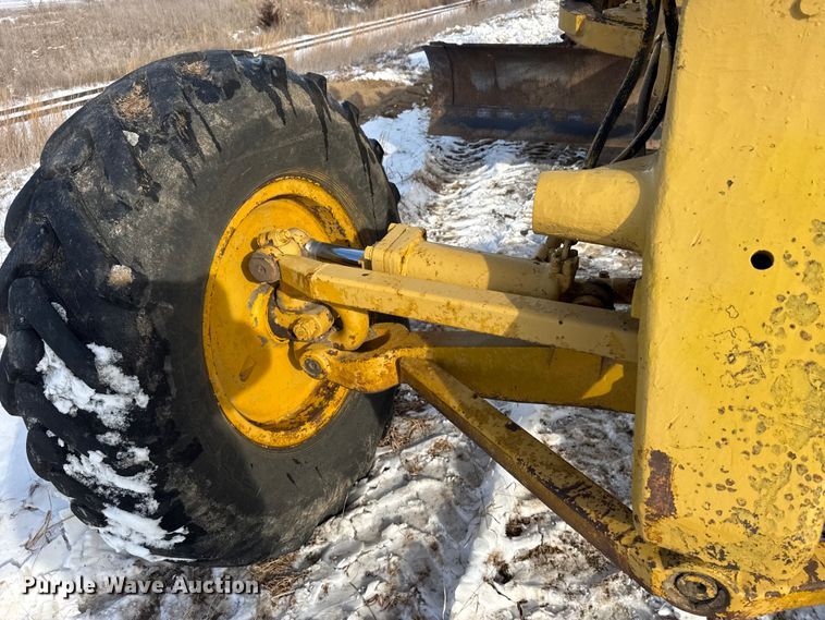 image for item FB0656 1968 Caterpillar 12F motor grader