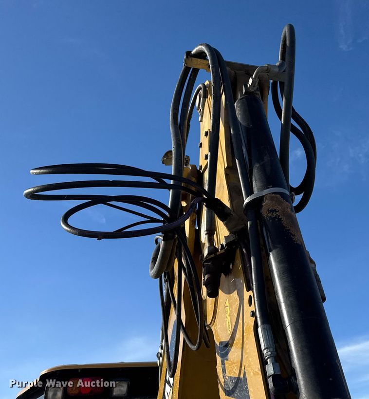 image for item FB0657 2017 Caterpillar 420F2 IT backhoe