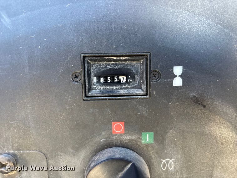 image for item FB3475 2010 Doosan IPI8OWUD-T4I air compressor