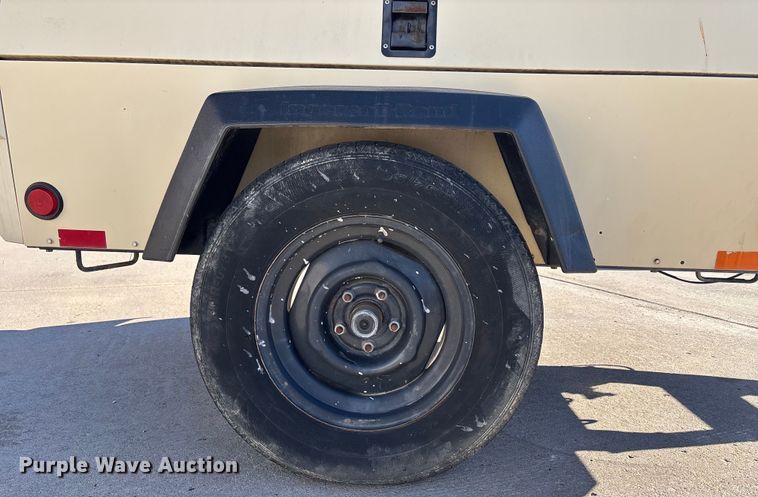 image for item FB3475 2010 Doosan IPI8OWUD-T4I air compressor