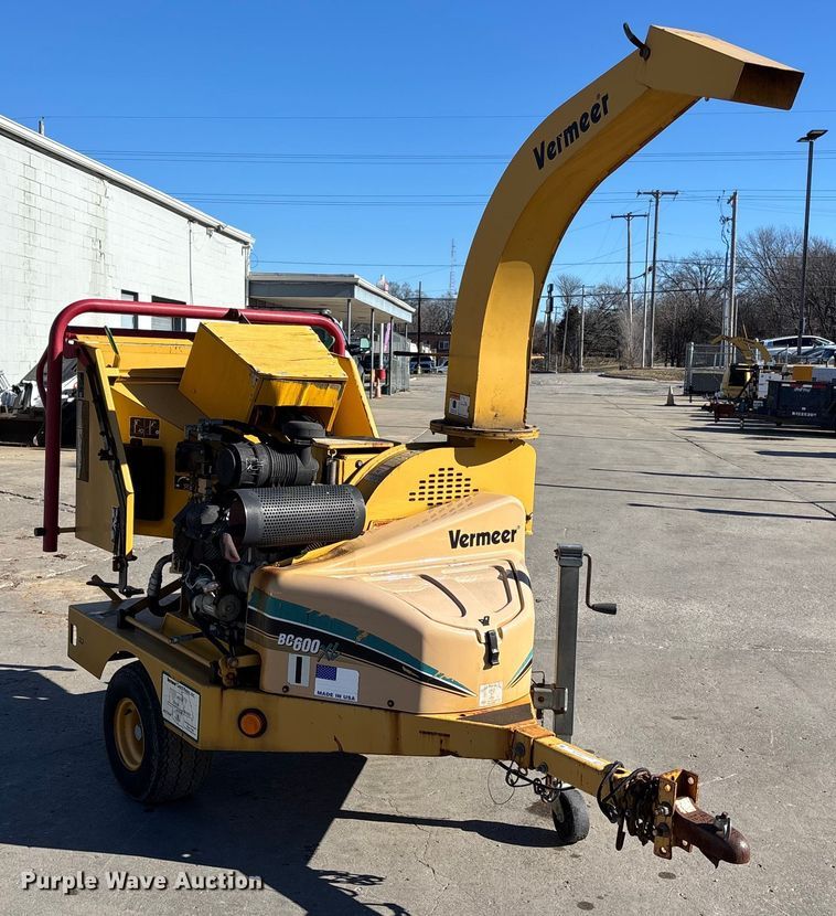 image for item FB3476 2006 Vermeer BC600xl wood chipper