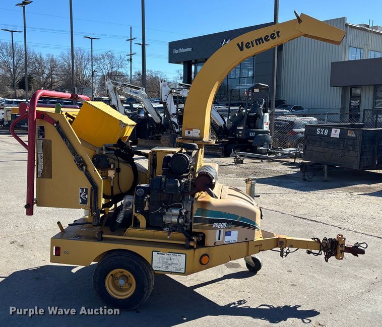 image for item FB3476 2006 Vermeer BC600xl wood chipper