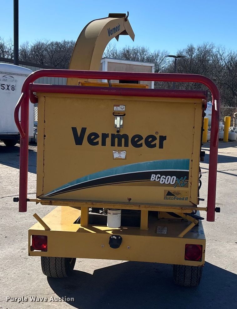 image for item FB3476 2006 Vermeer BC600xl wood chipper