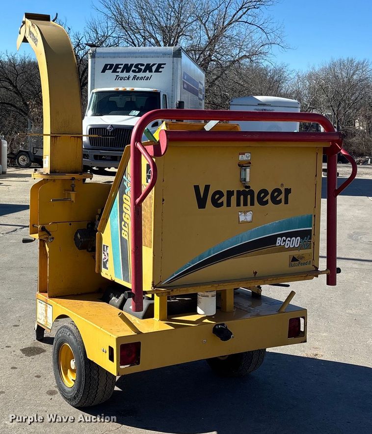 image for item FB3476 2006 Vermeer BC600xl wood chipper