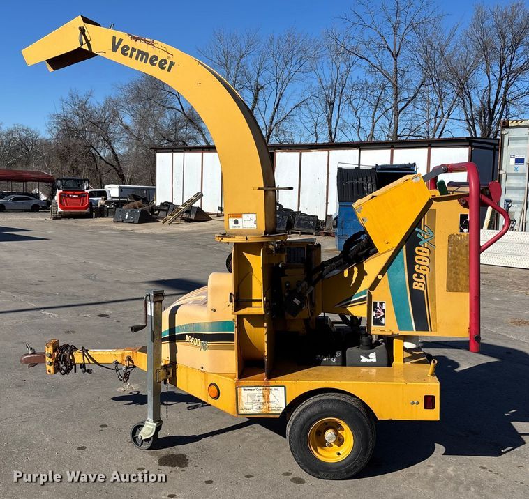 image for item FB3476 2006 Vermeer BC600xl wood chipper